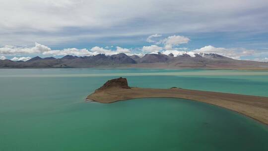 西藏阿里仁青休布措湖泊自然风光视频素材模板下载