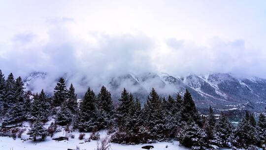 雪山蓝天白云航拍