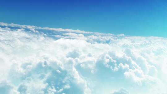 无人机穿过云层