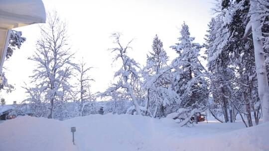 芬兰小镇的雪景风光