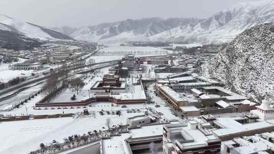 冬季雪景雪山拉卜楞寺县城建筑航拍