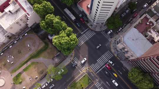 十字路口车流人流航拍