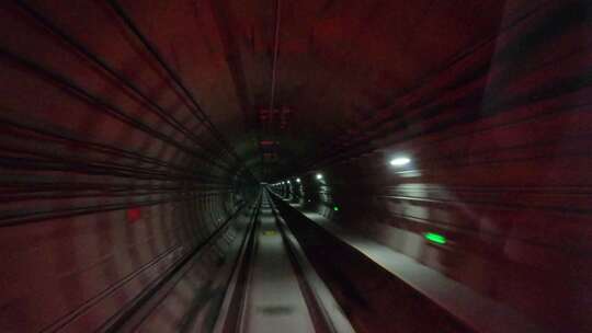 唯美城市地铁隧道中穿梭快速行驶第一视角视频素材模板下载