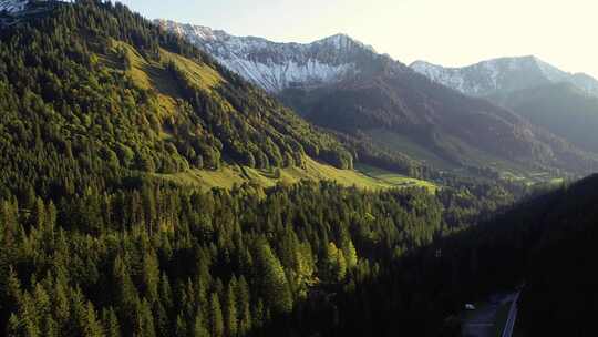 欧洲阿尔卑斯山脉的鸟瞰图。视频素材模板下载