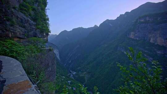 四川重庆兰英大峡谷挂壁公路景点