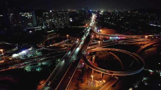 山东济南英雄山立交桥夜景车流航拍