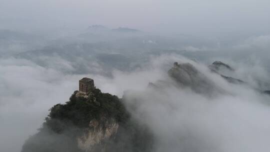 航拍雨后的北京密云司马台长城云海