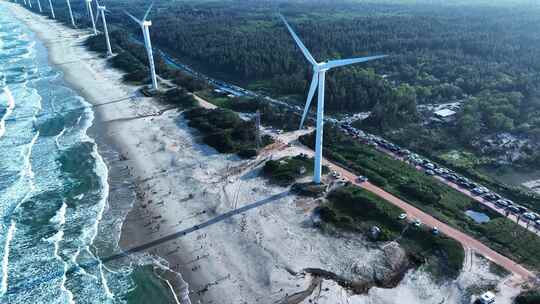 海南文昌木兰湾蓝天白云下的新能源风力发电