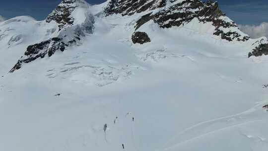 瑞士伯尔尼阿尔卑斯山少女峰的鸟瞰图视频素材模板下载