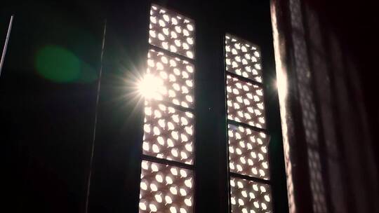 中国古老建筑阳光透过窗棂视频素材模板下载