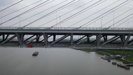 上海黄浦江货船闵浦大桥4K航拍视频素材模板下载