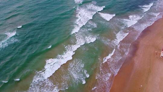 无人机拍摄的海浪