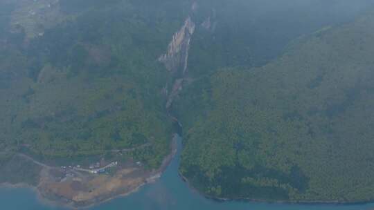 云端高空山脉风景