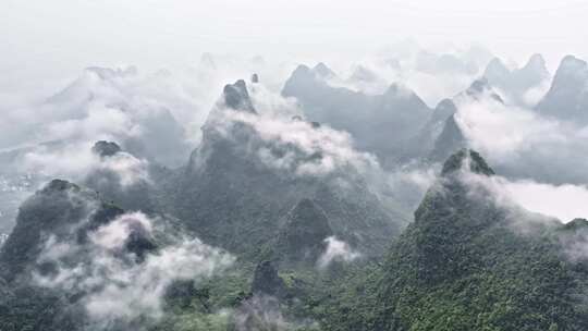 航拍桂林山水云雾