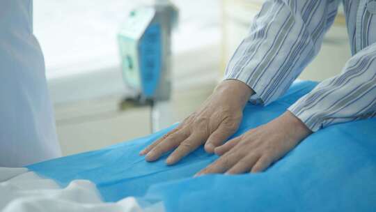 医院老年患者关节疼痛检查治疗视频素材模板下载