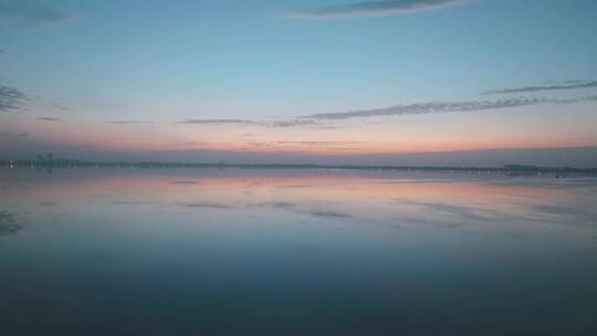 太湖畔的日出