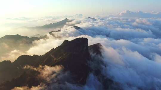 伏牛山日出高空云海