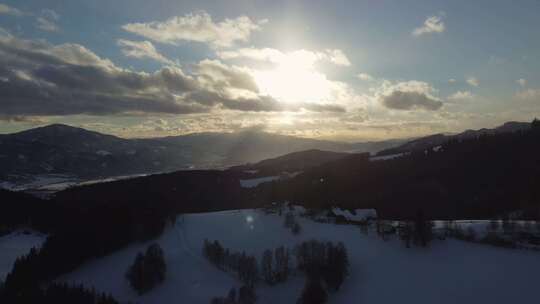 山，雪，森林，房子