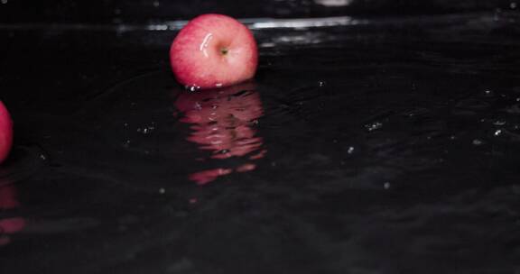新鲜红富士苹果光影入水碰撞合集 4K原创