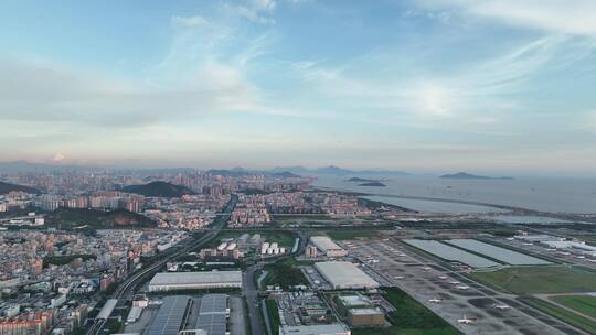 高空俯瞰深圳宝安机场：总体造型如深海飞鱼