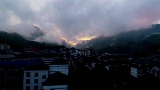 4K航拍清晨云雾缭绕大山日出风景