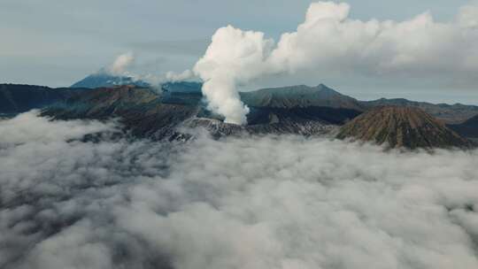 航拍Bromo火山云海