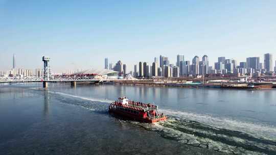 冬季海河冰面游船城市旅游风光