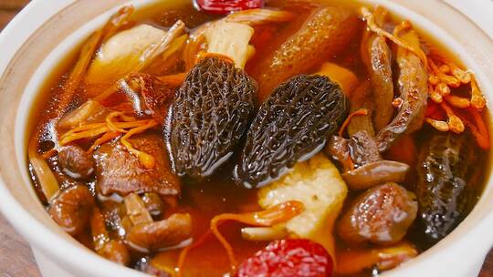 七彩菌菇汤