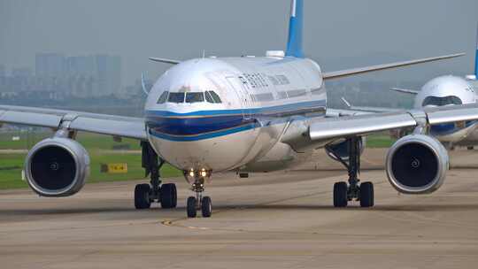 8K深圳宝安飞机场客机1视频素材模板下载