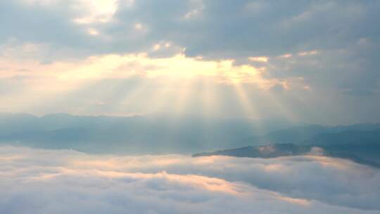 清晨云海日出云层山顶山林山峰云雾缭绕风景