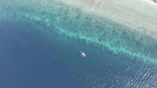 蓝色海边沙滩海景