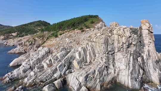 航拍威海市环翠区北环海路猫头山秋季风景