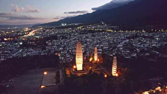 云南大理古城崇圣寺三塔日落黄昏夜景航拍