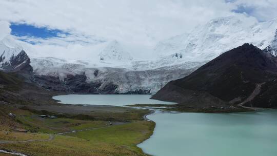 航拍萨普神山风景