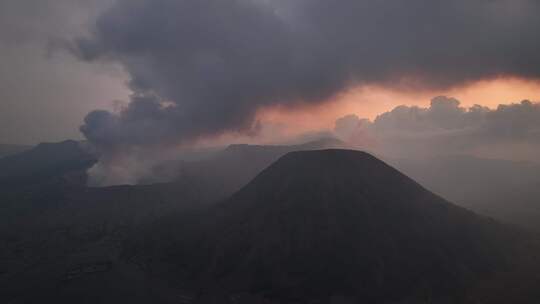 印尼爪哇岛布罗莫火山村庄航拍自然风光