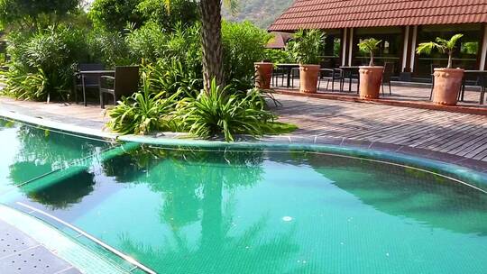 酒店露台设有绿松石色游泳池视频素材模板下载
