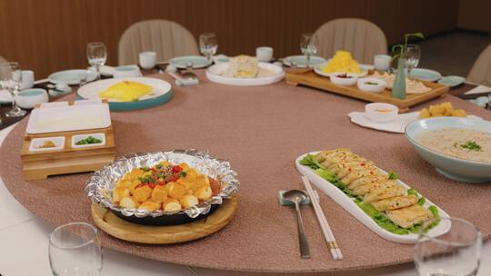节日聚会美食菜品食物展示餐桌酒店大厨盛宴视频素材模板下载