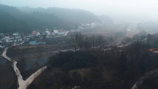 浓雾下的乡村航拍视频村庄乡村视频素材模板下载