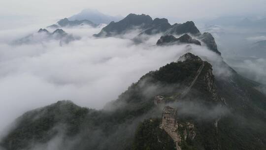 航拍雨后的北京密云司马台长城云海