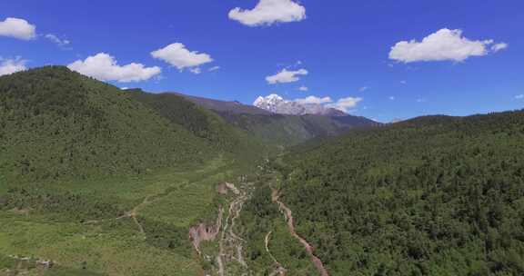 蓝天白云高原山谷雪山河流