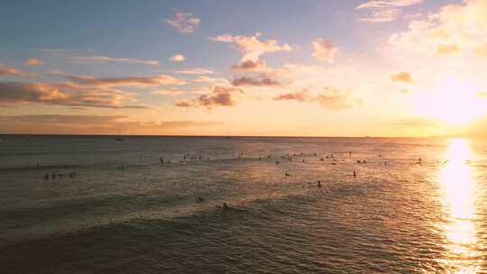 海上日落海上冲浪