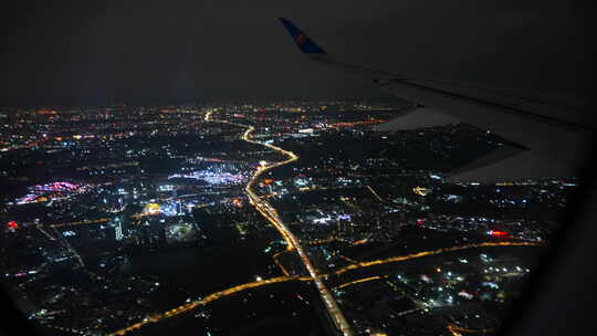 飞机上看地面城市夜景