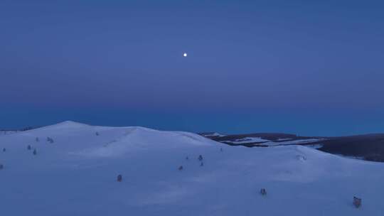 大兴安岭自然风光丘陵雪景天空月光暮色