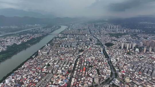 航拍福建龙岩汀江环绕的上杭县县城风光