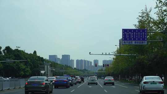 开车行驶在长沙道路第一视角城市驾驶汽车