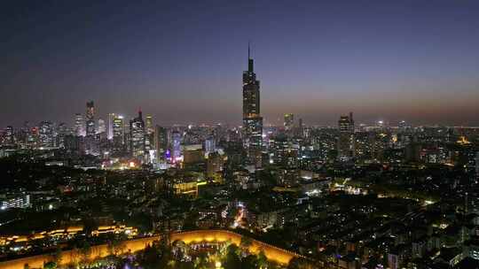 江苏南京玄武湖公园紫峰大厦日落夜景航拍