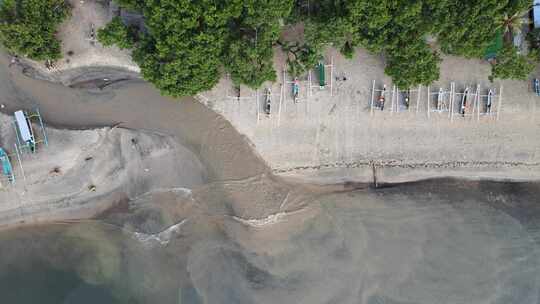 海滩波浪