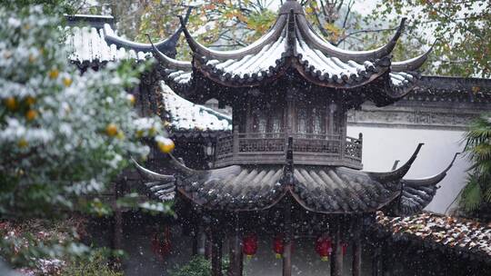 传统古建筑江南园林冬天下雪景升格慢镜头