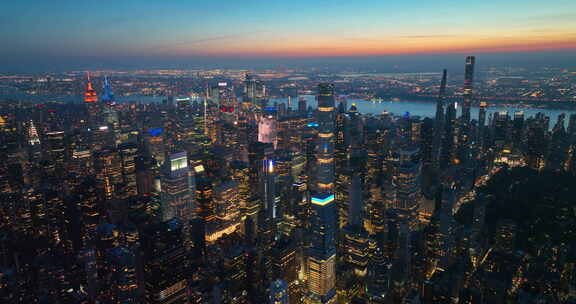 日落时纽约风景壮丽的景色。
