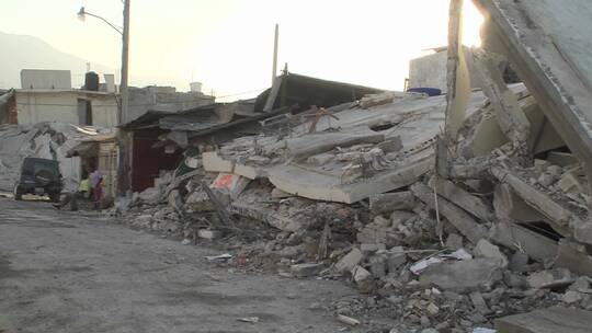 地震后的房屋废墟视频素材模板下载